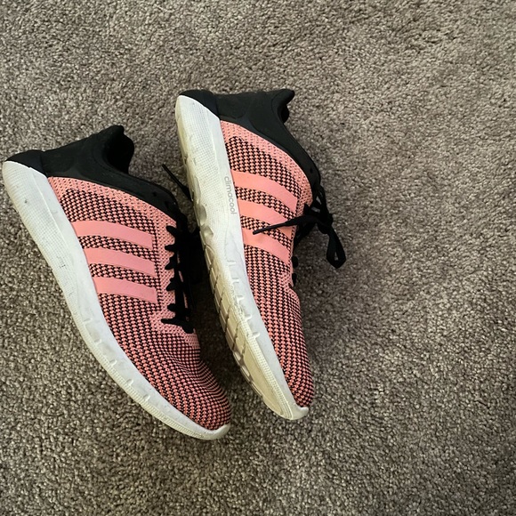 7.5 pink and black Addis’s women’s sneakers. Worn a handful of times. - Picture 3 of 10